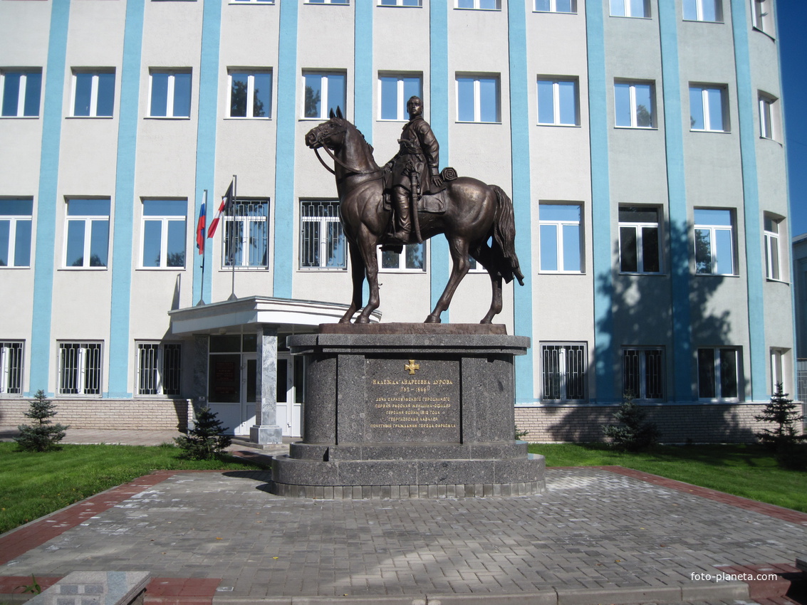 Памятник Надежде Дуровой