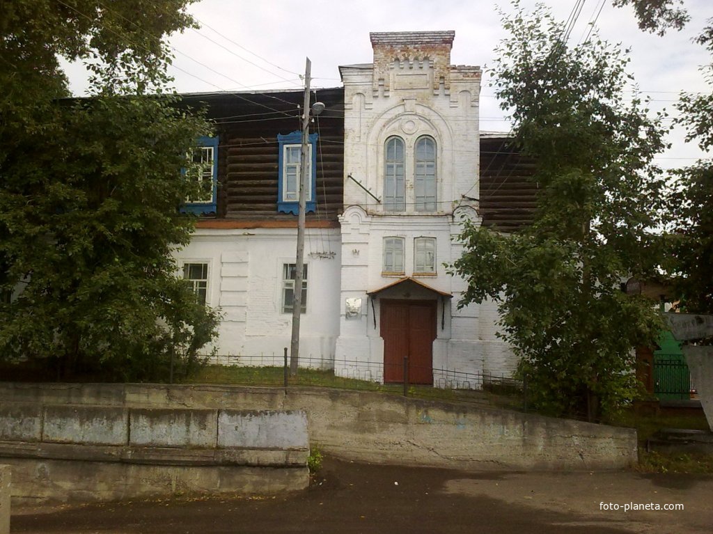 Енисейск. Здание бывшего уездного училища. XIX век.