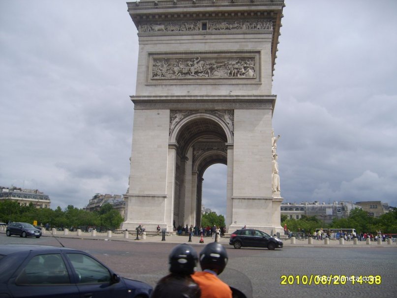 Триумфальная арка на площади Де Голля