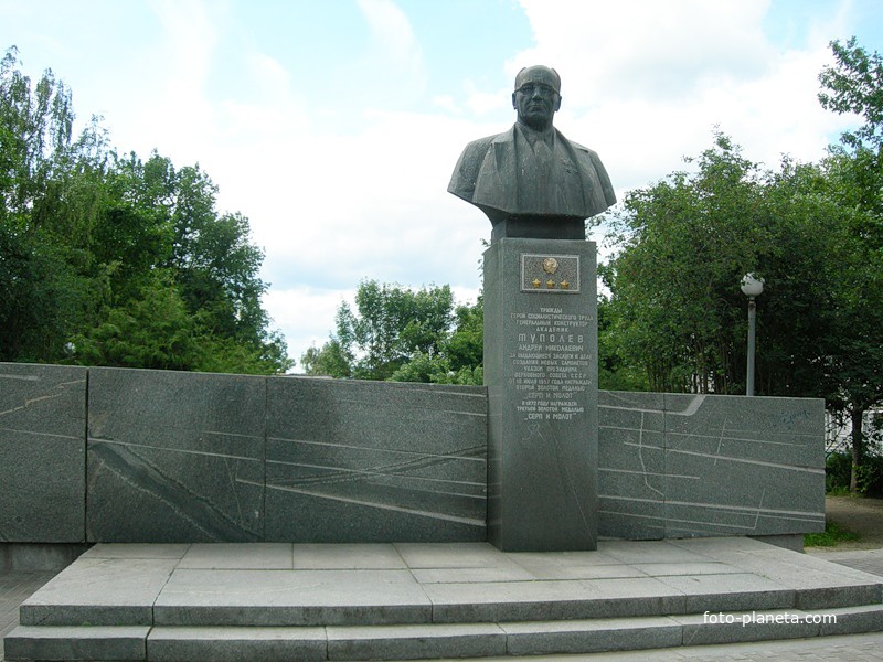 Памятник А. Н. Туполеву