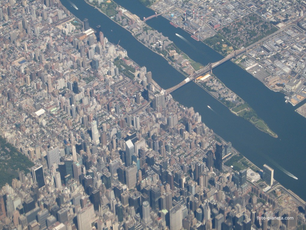 Панорама города с борта самолета