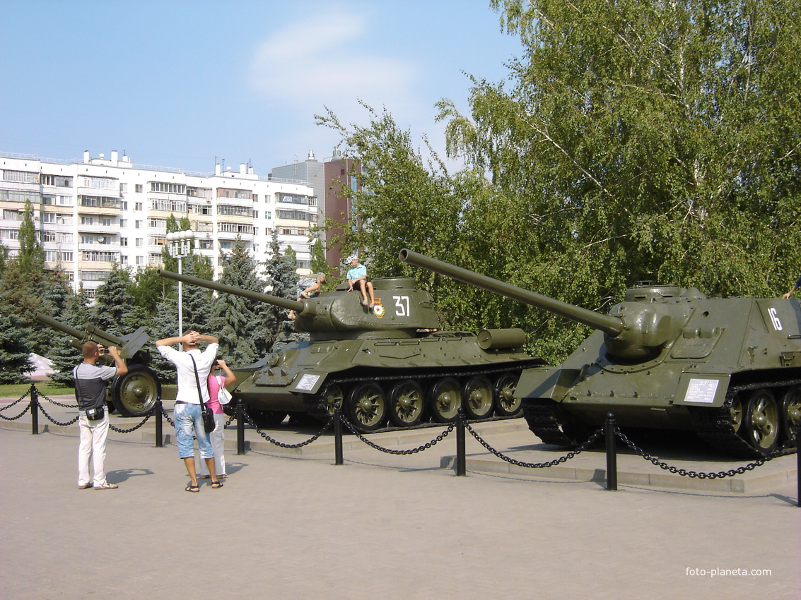 Белгород. Выставка военной техники под открытым небом у музея-диорамы.