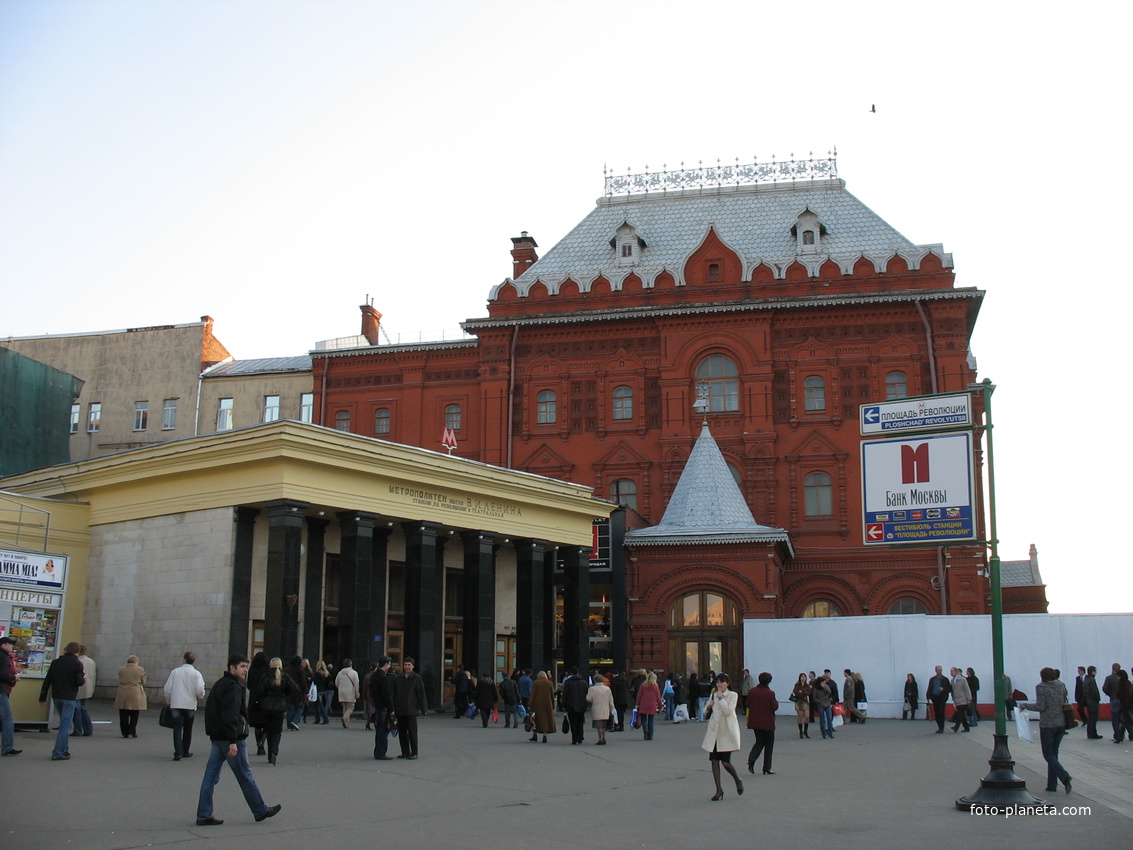 Метро Площадь революции