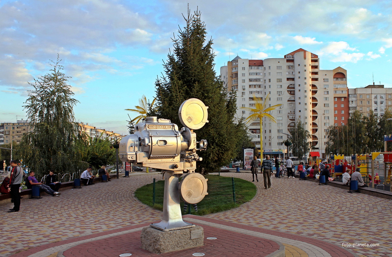 Памятник киноаппарату