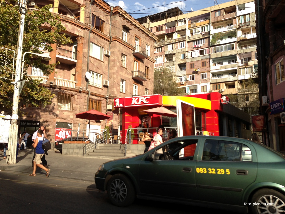 KFC на проспекте Маштоца