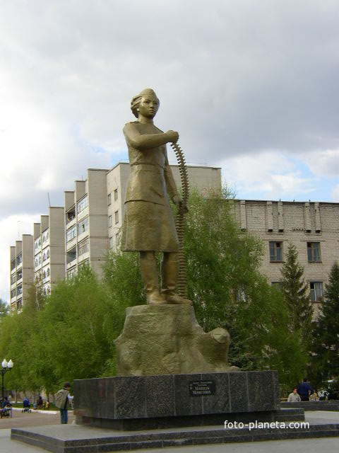 Памятник М. Маметовой