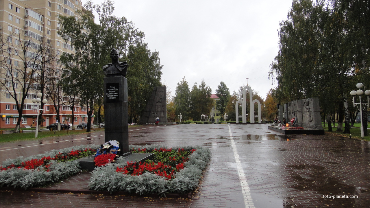 Мемориальный сквер в честь Героя Советского Союза В.Ф. Полякова.