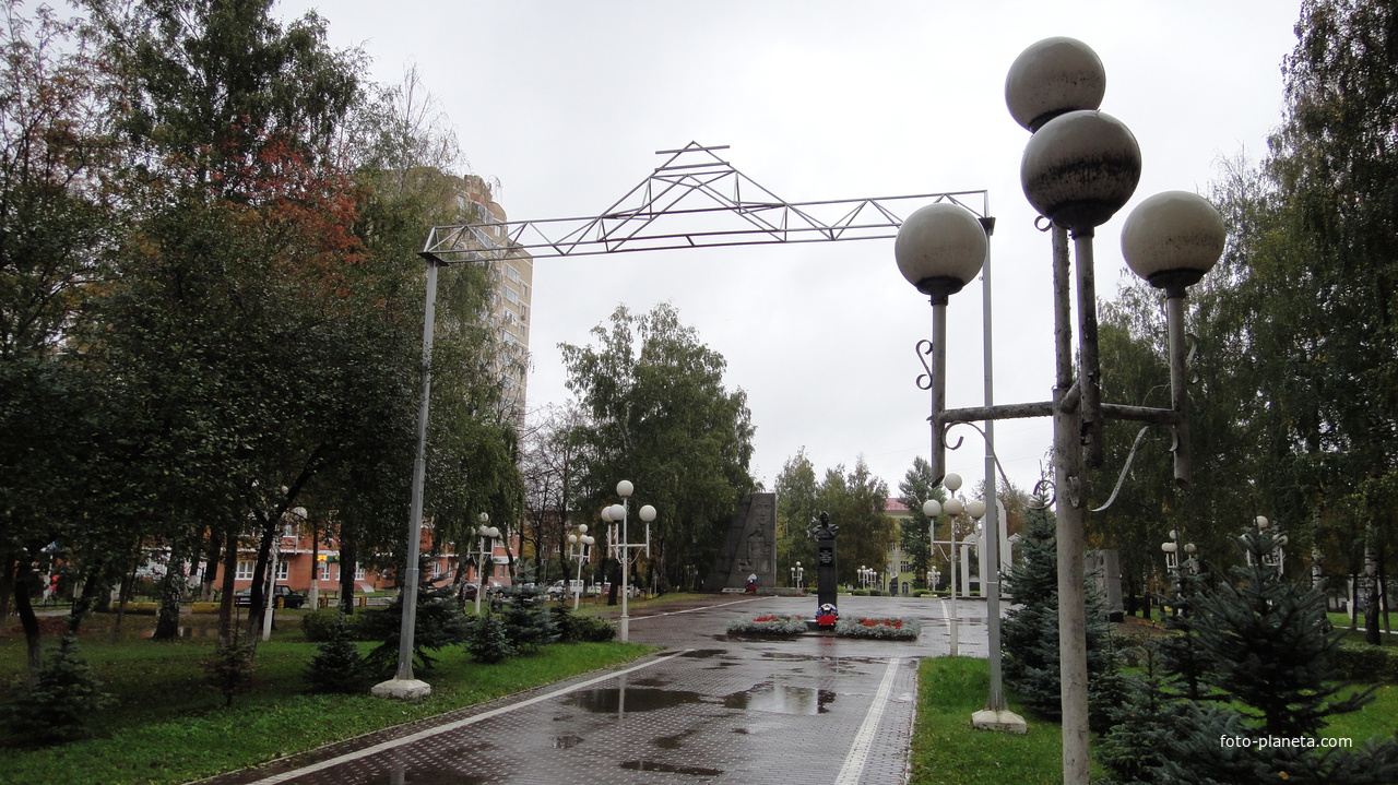 Мемориальный сквер в честь Героя Советского Союза В.Ф. Полякова.