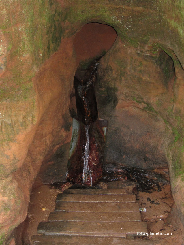 Родник в карстовой пещере