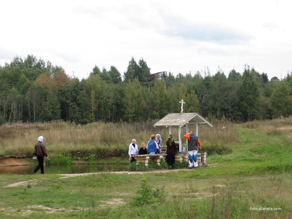 Введено-Оятский женский монастырь, источник со Святой водой