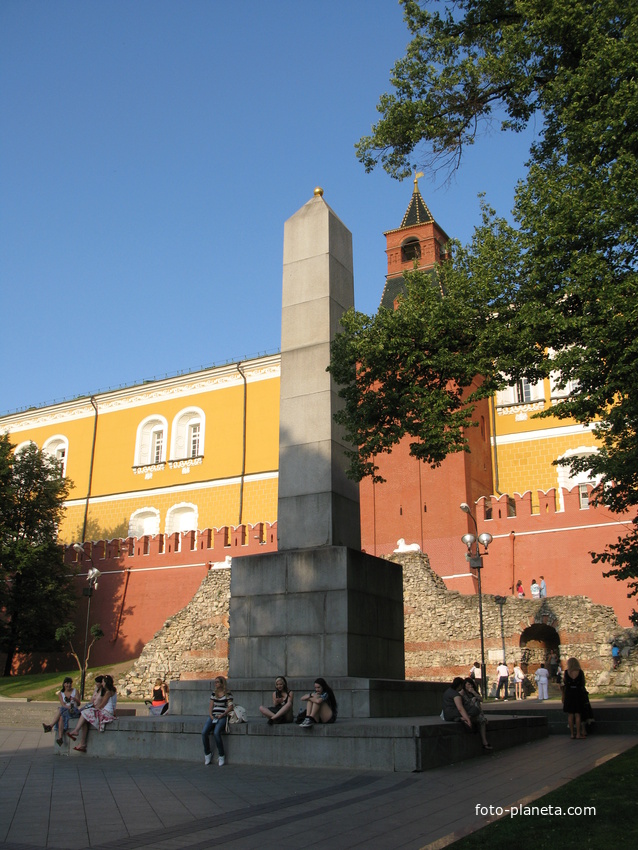 Памятник-обелиск в Александровском саду (Романовский обелиск)