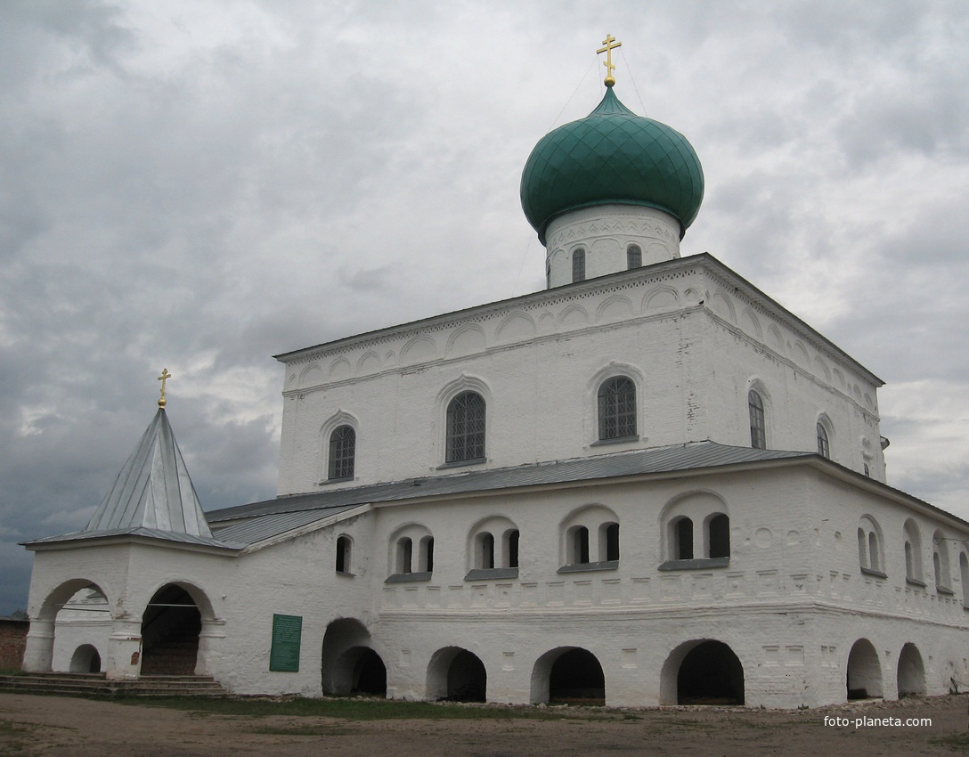 Александра-Свирский мужской монастырь.