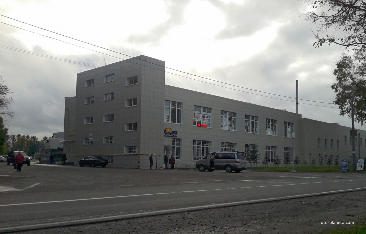 Бизнес-центр на углу ул. Киевской и ул. Свободы