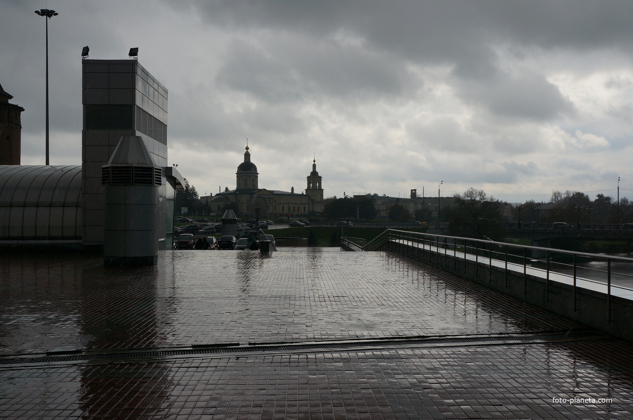 У Ледового дворца