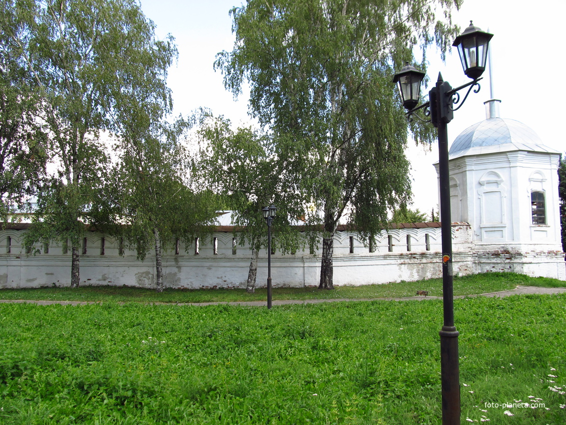 Стена Богородице-Рождественского мужского монастыря