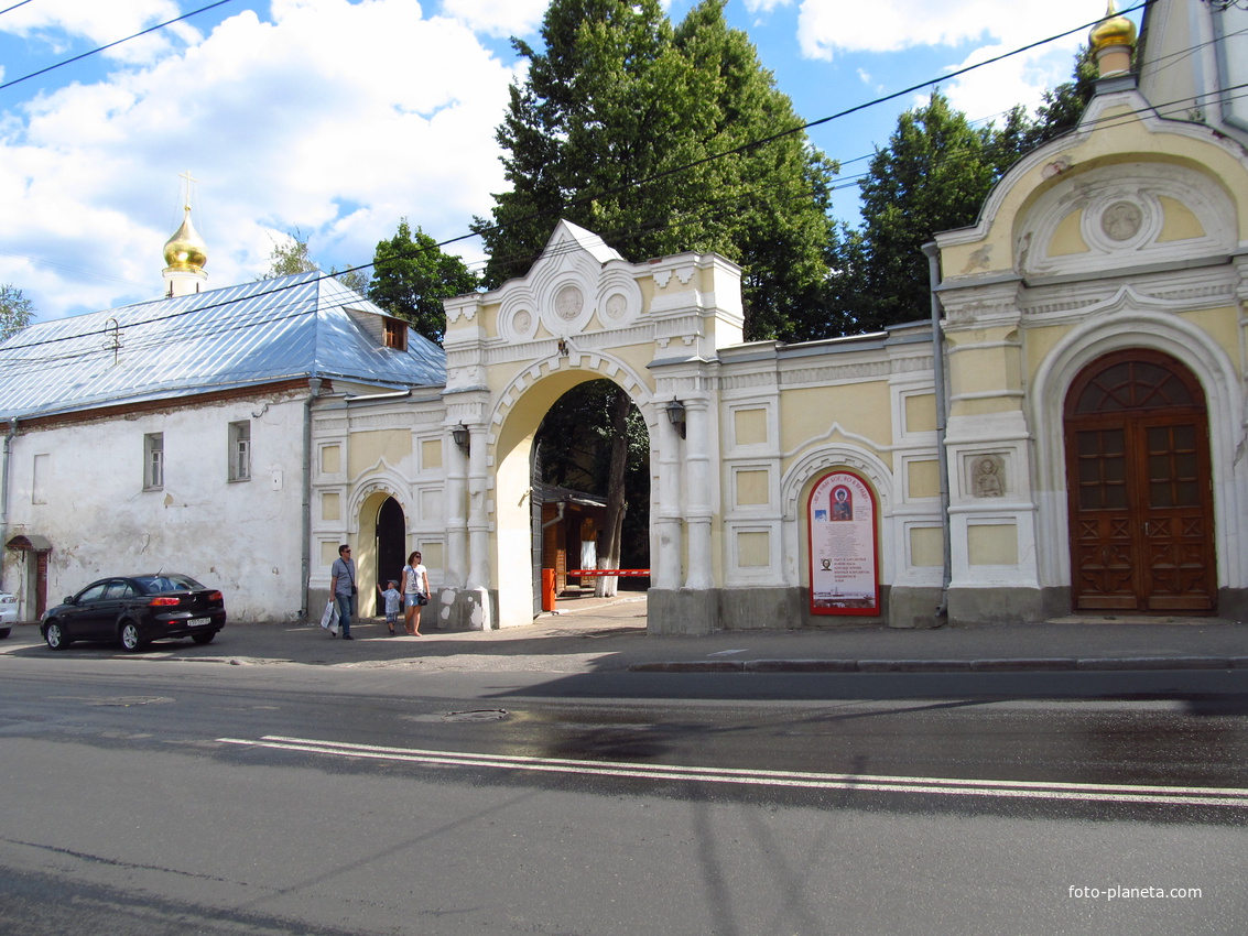 Богородице-Рождественский мужской монастырь. Вход