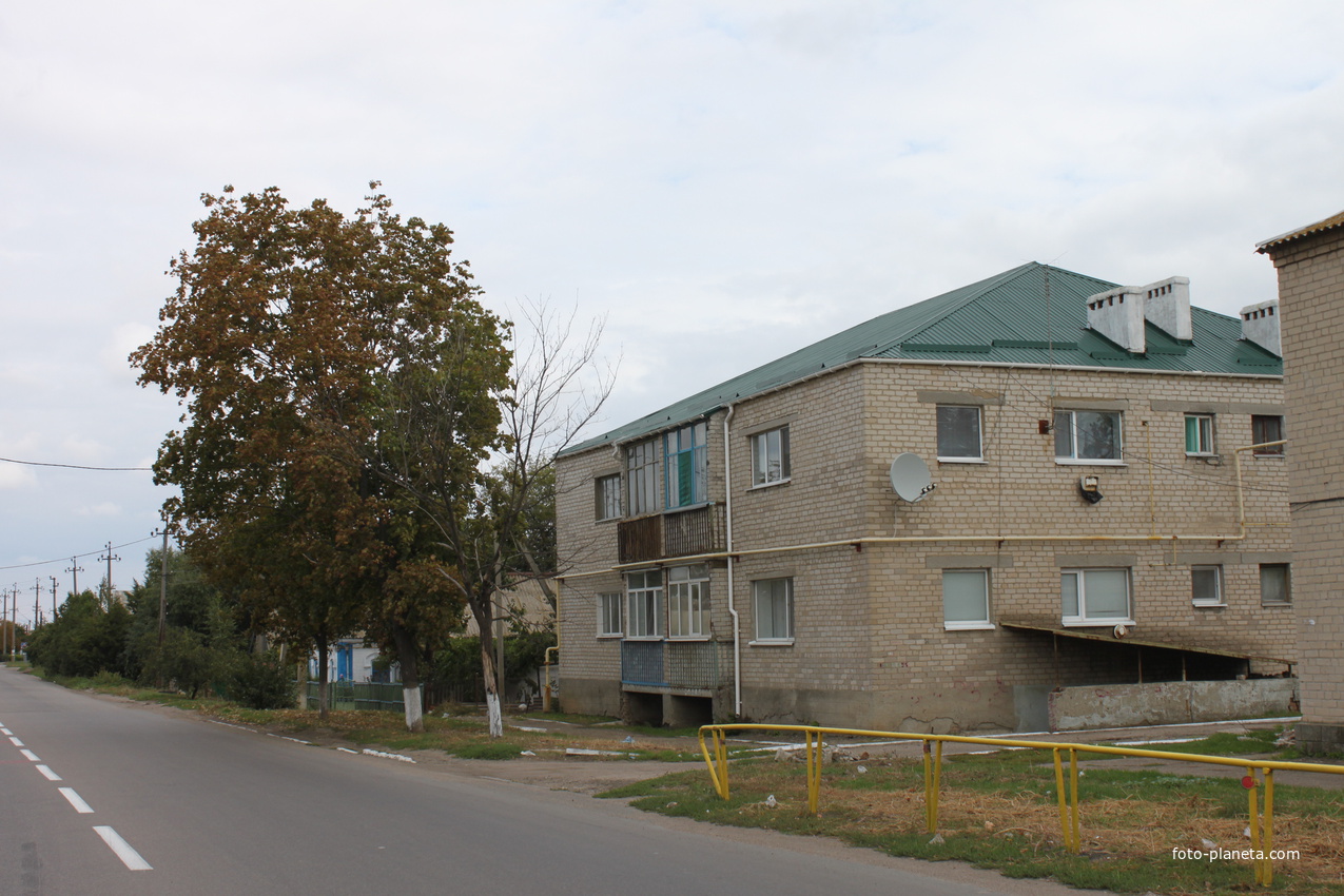 Приморск. Ул. Радянская.