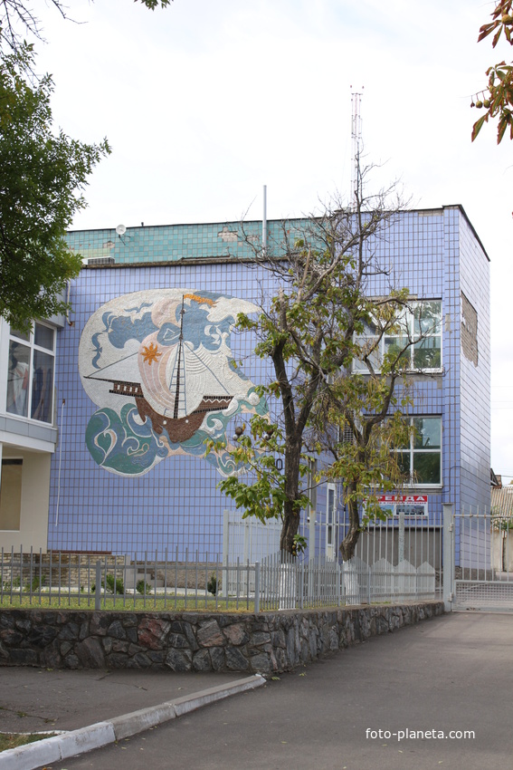 Приморск. Торговый центр &quot;Парус&quot;.