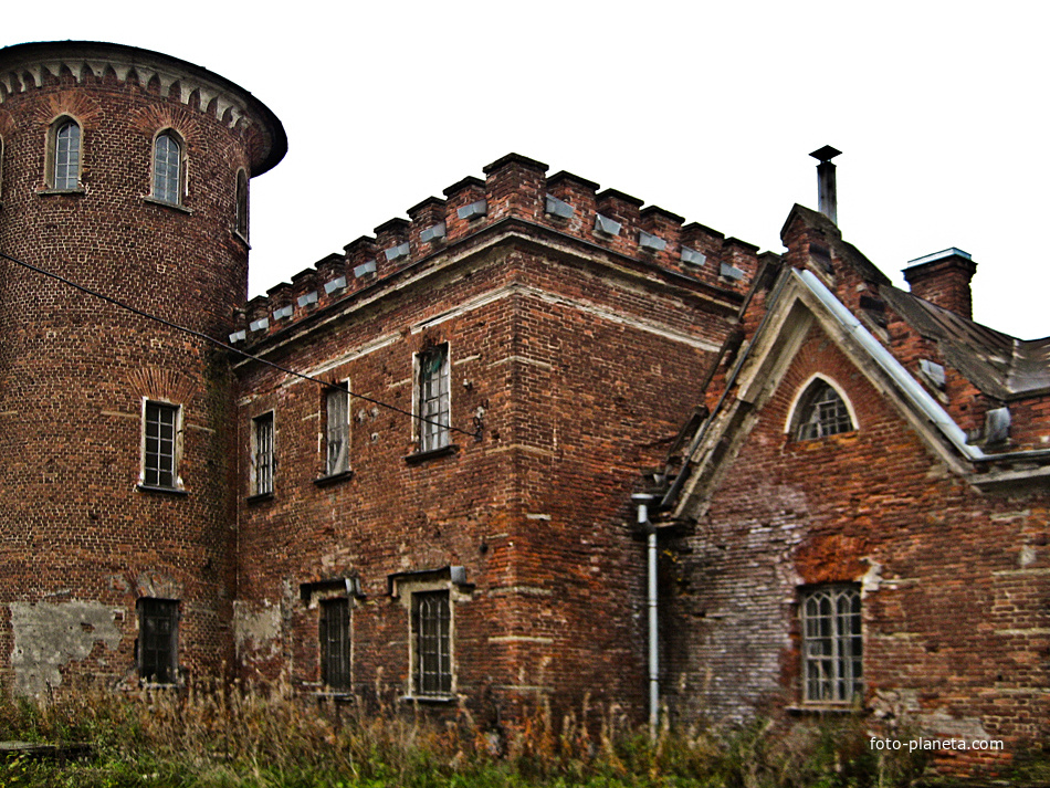 Александровский парк. Здание "Пенсионерных конюшен".