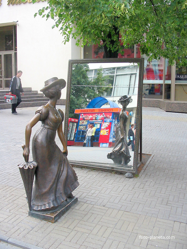 Челябинск, 2006 г. Улица Кирова. Модница