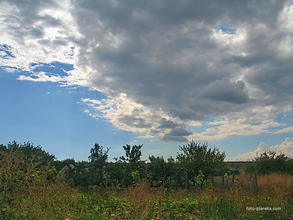 Тучи над посёлком