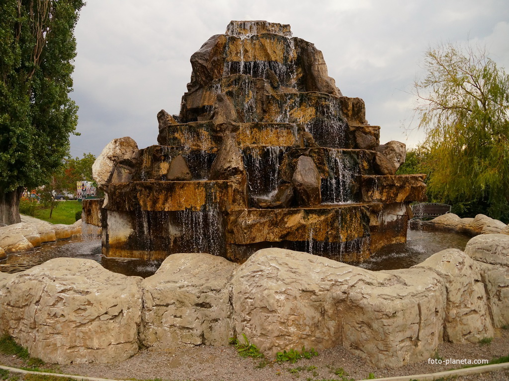 Каменный фонтан