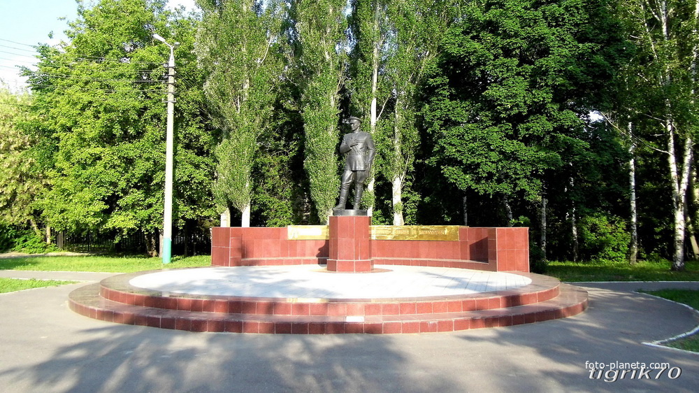 г. Пенза, памятник Пензенским милиционерам «Памятник участковому» открыт в 2007 г. ул. Некрасова.