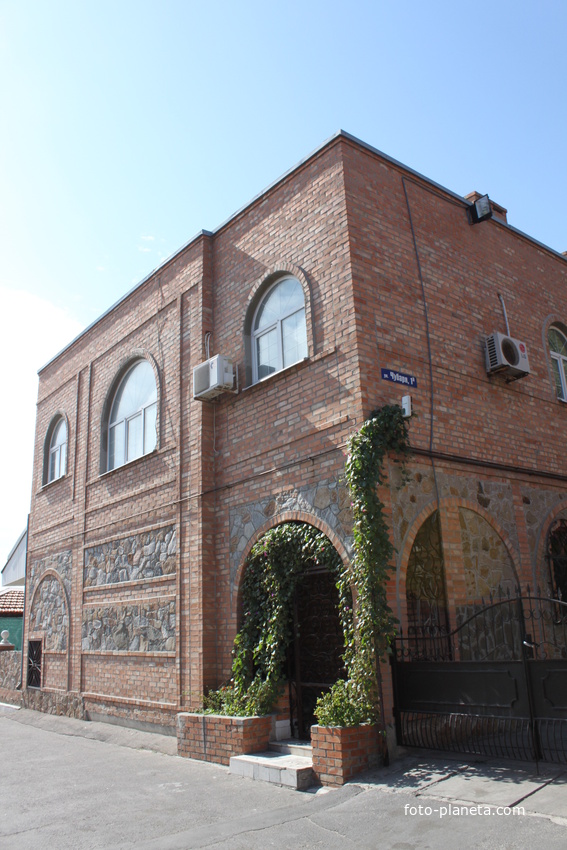 Бердянск. Ул. Чубаря, 1а.