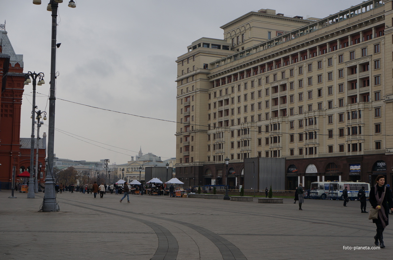 Площадь революции, гостиница москва