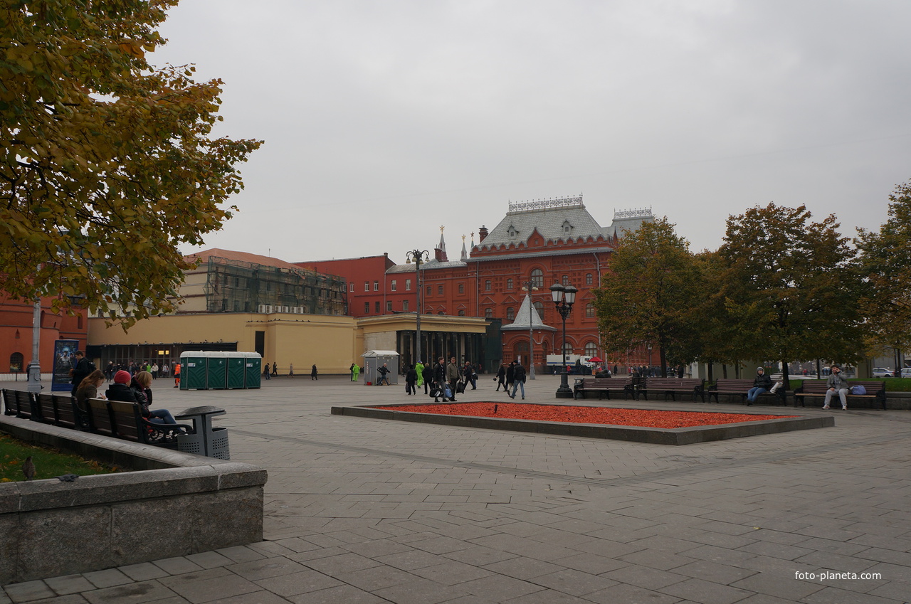 Станция метро Театральная (Площадь Свердлова)
