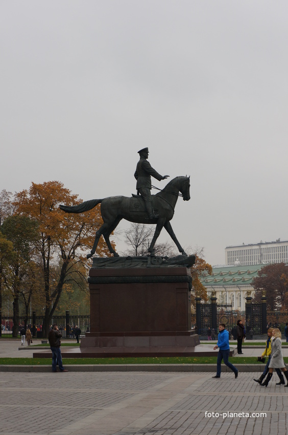 Памятник маршалу Жукову