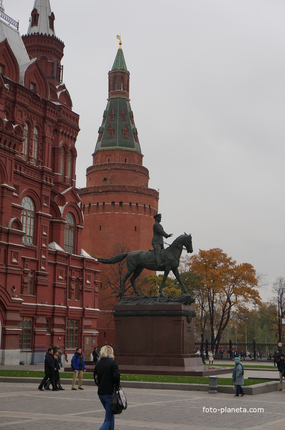 Памятник Георгию Константиновичу Жукову работы скульптора В. М. Клыкова