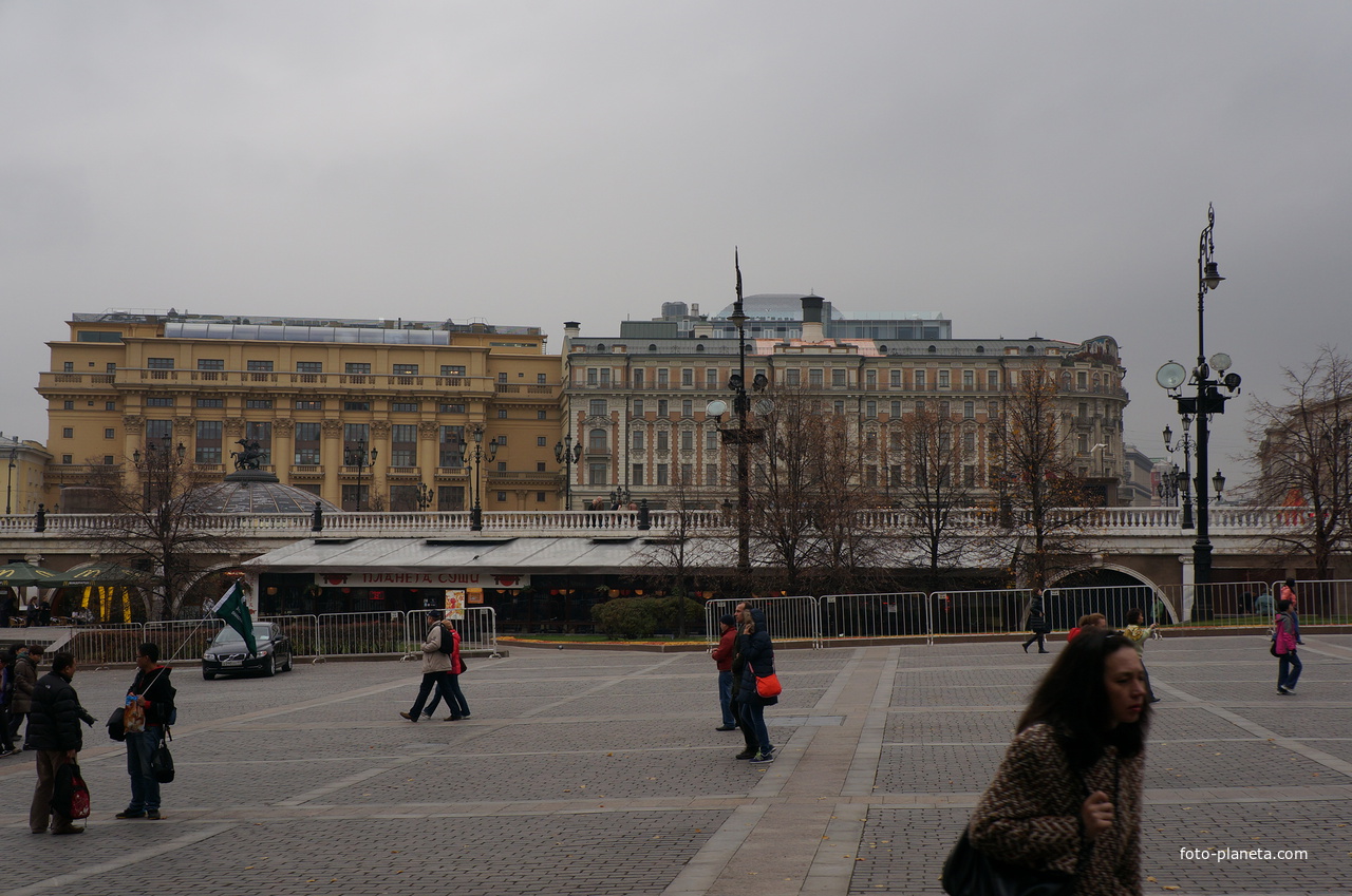 Манежная площадь. Дом Жолтовского и гостиница Националь