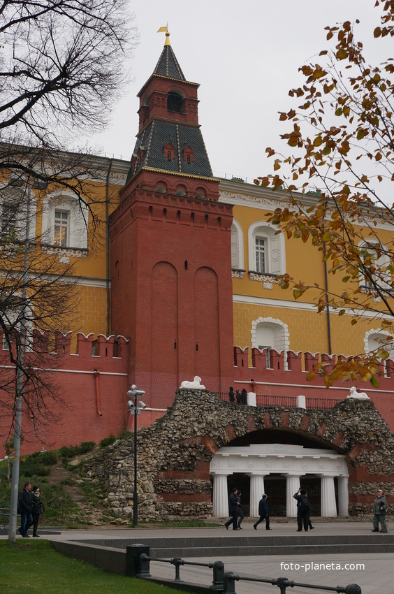 Средняя Арсенальная (Гранёная) башня