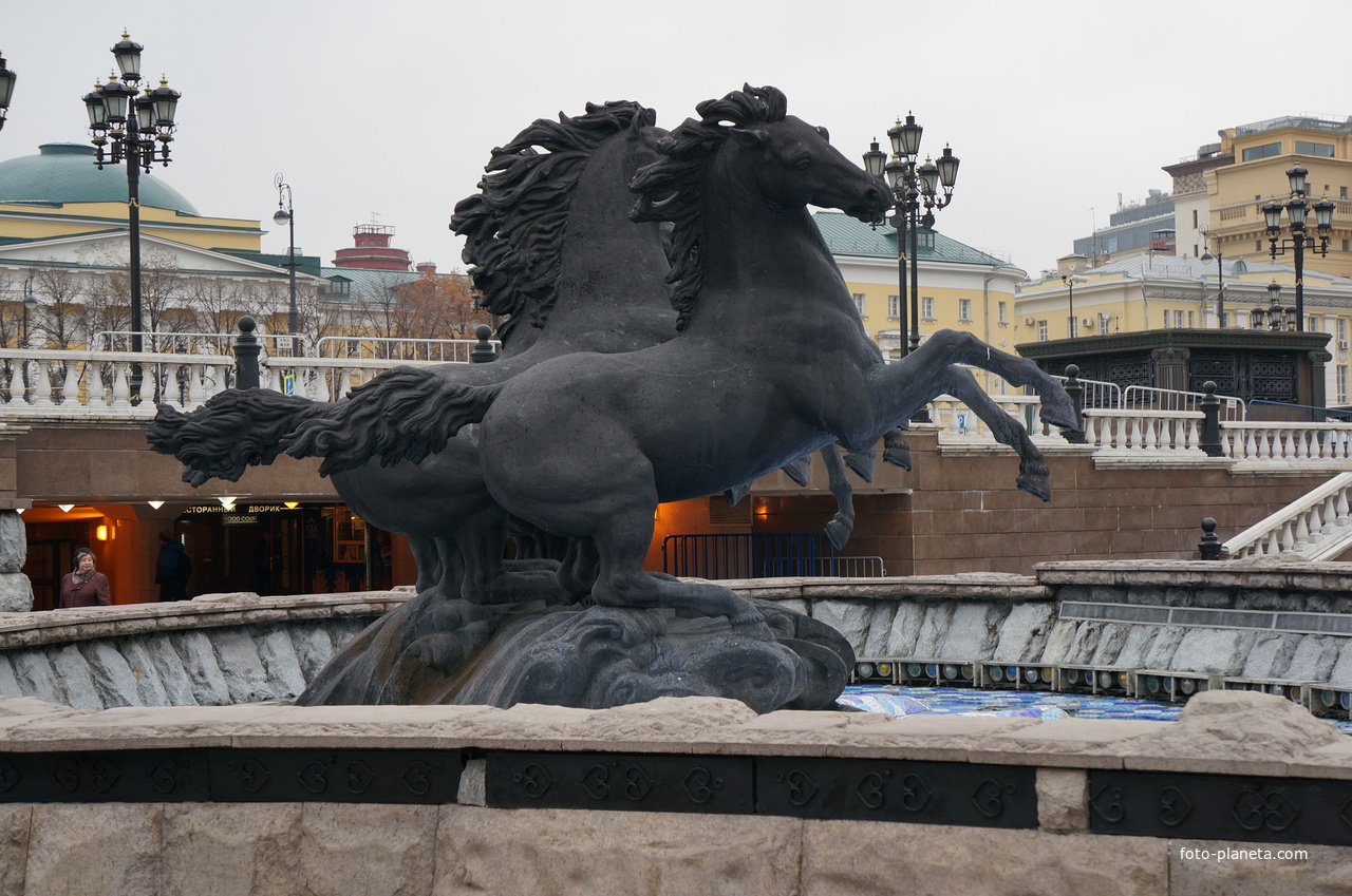 Комплекс фонтанов Гейзер, Завеса, Водопад