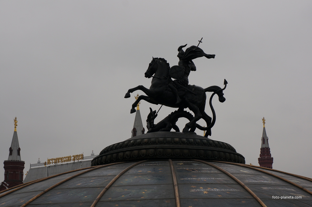 Главный купол подземного торгового комплекса Охотный ряд, фонтан