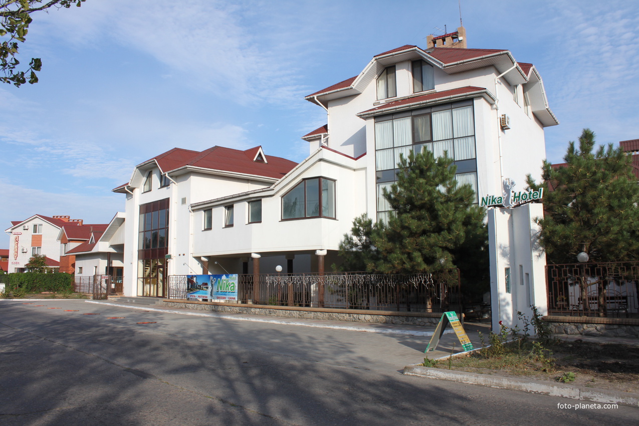 Бердянск. Ул. Макарова.Отель &quot;Ника&quot;.