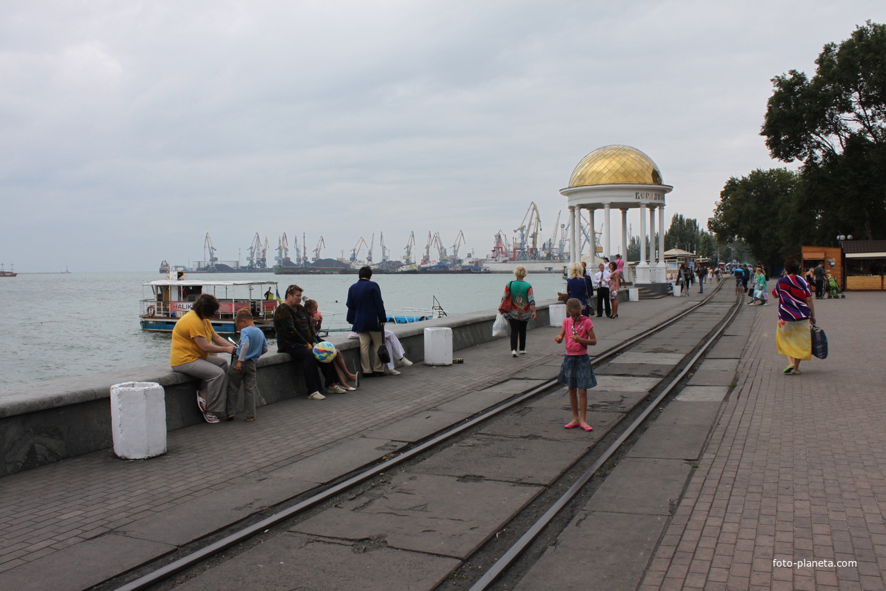 Бердянск. Набережная.