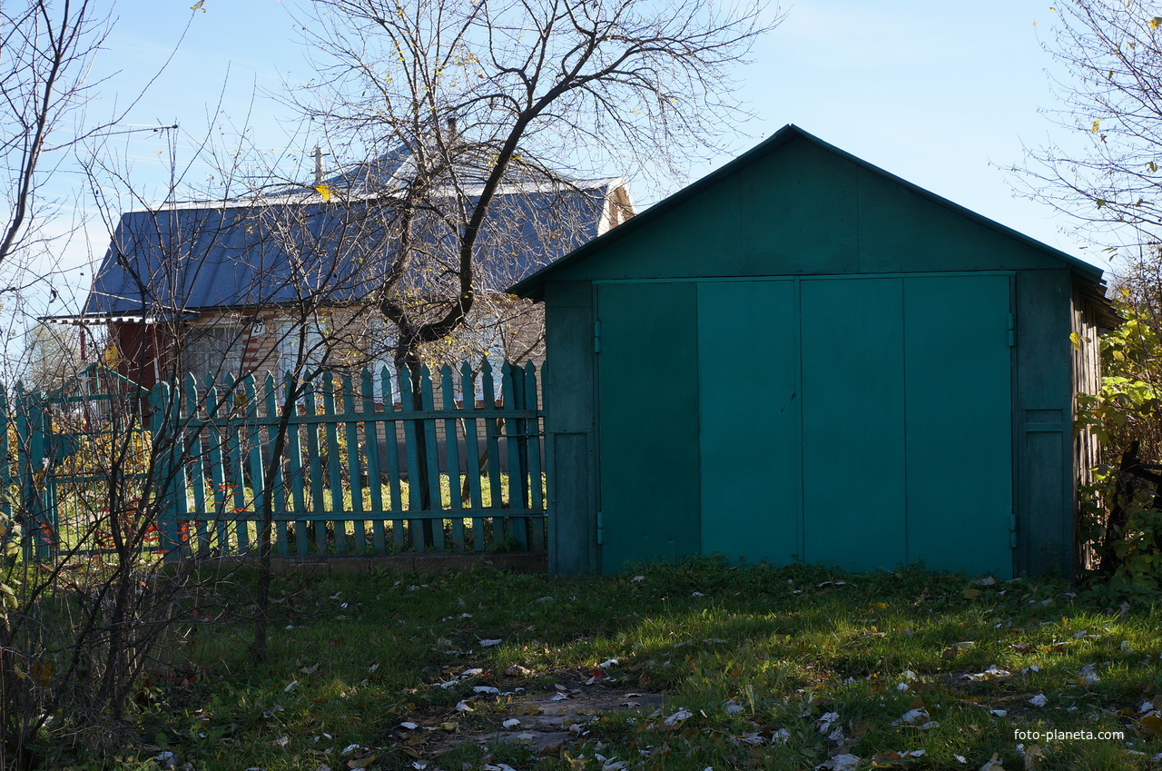 Гараж у дома