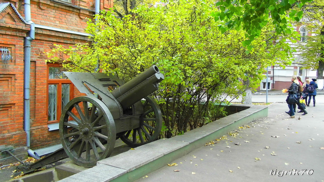 г. Пенза, 122- мм гаубица образца 1910- 30 г.установлена Краеведческий музей  ул.Красная.
