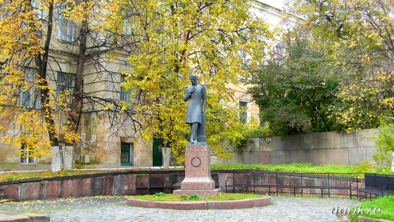 г. Пенза, памятник М.Ю. Лермонтову, установлен в 1978 г. ул. Кирова.