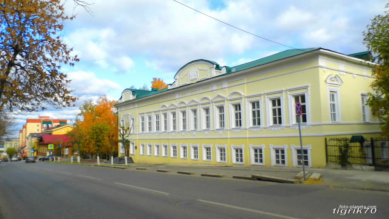 г. Пенза, ул. Володарского (Лекарская) д.5 построен в 1830-х г. надворной советницей Надеждой Федоровной Селивановой.