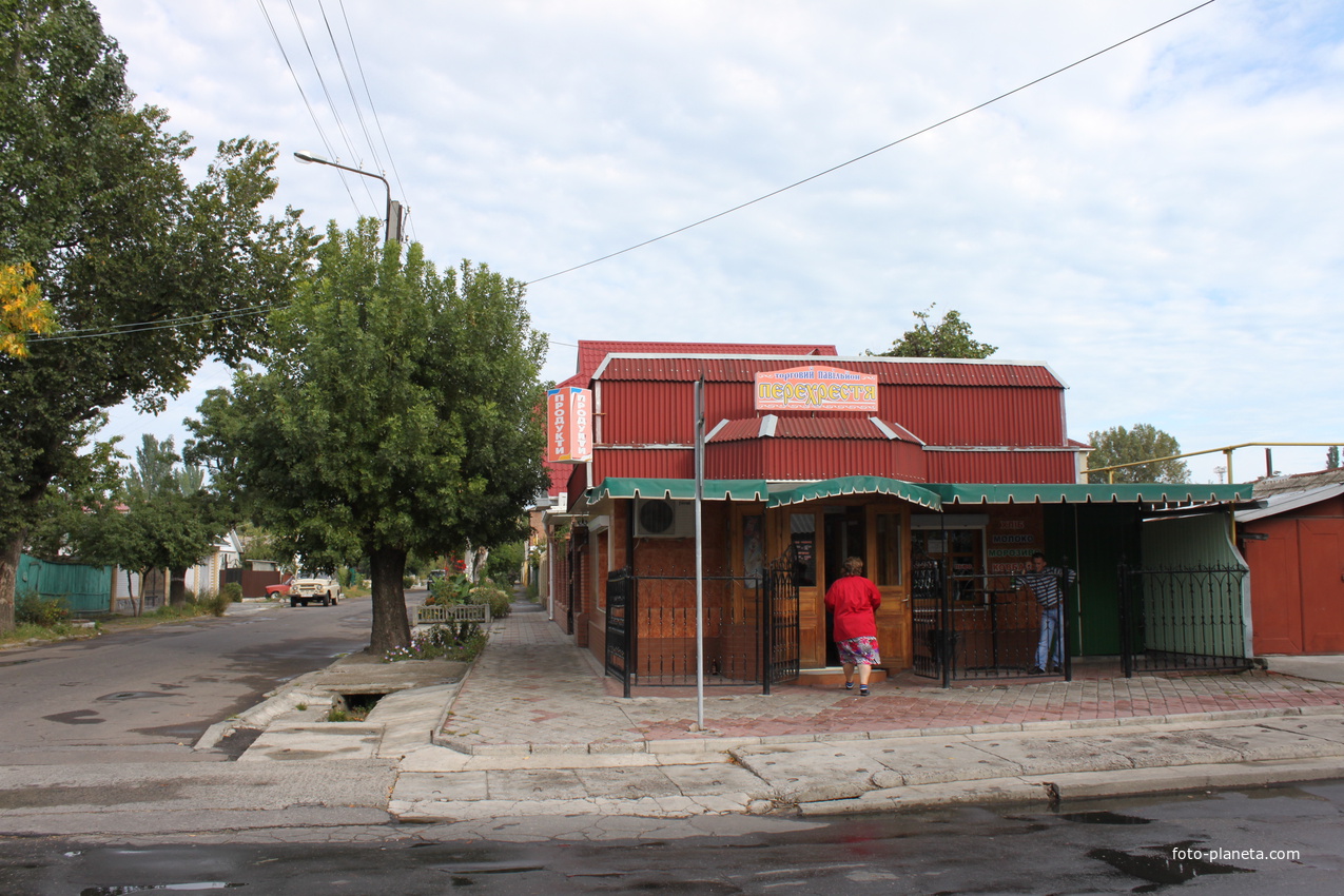 Бердянск. Ул. Красная. Торговый павильон.