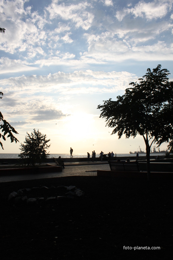 Бердянск. Закат на Приморской площади.