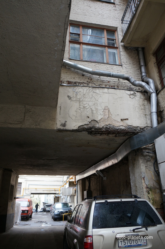 Проход под домами