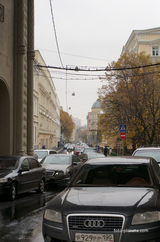 Леонтьевский переулок