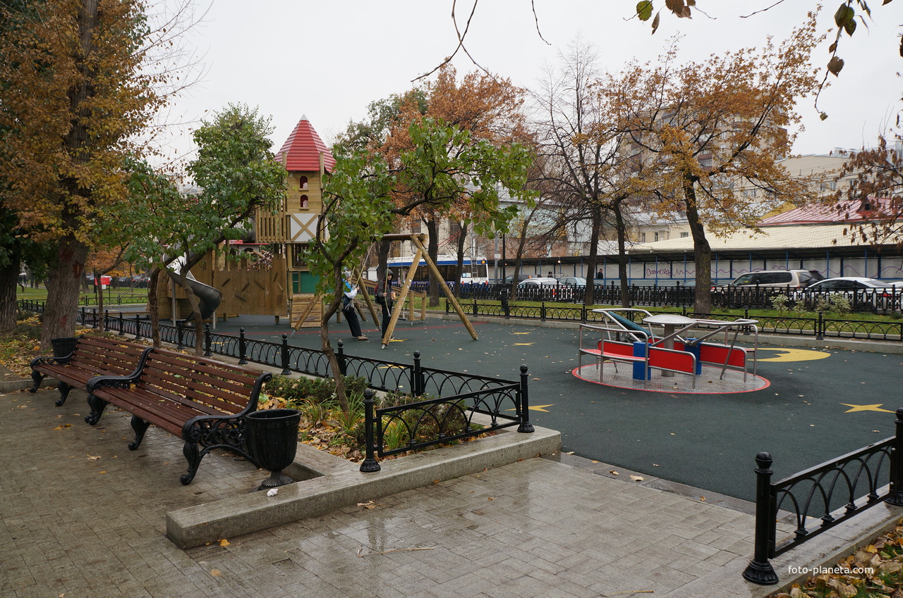 Детская площадка на Тверском бульваре