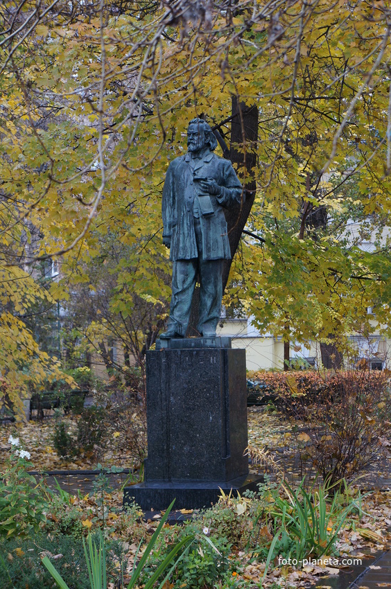 Памятник А.И.Герцену