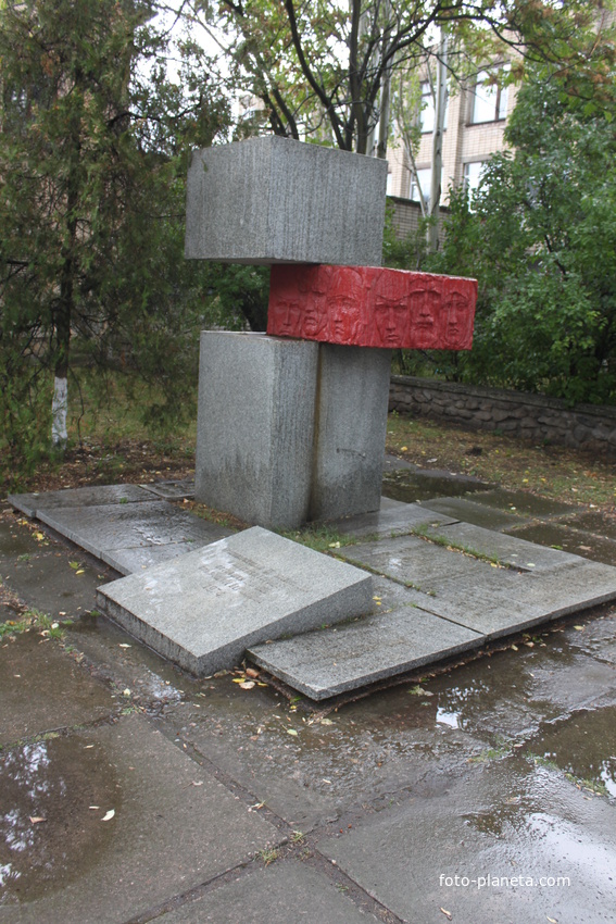 Бердянск. Памятник красноармейцам и жителям города, погибшим в 1920 году.