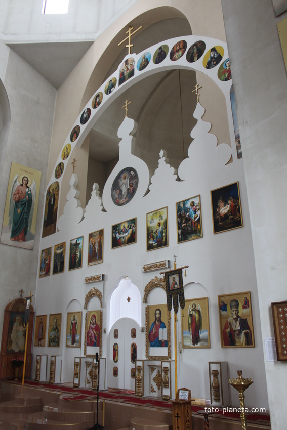 Бердянск. Внутри православного храма.